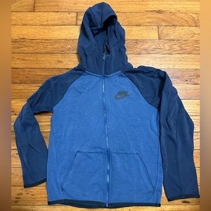 Nike boys sweater size M